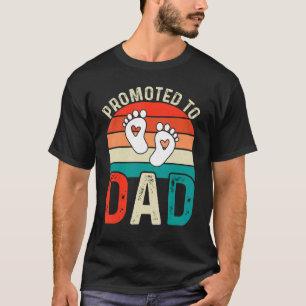 Gepromoveerd naar Dad Baby Feet First Vaderdag T-shirt