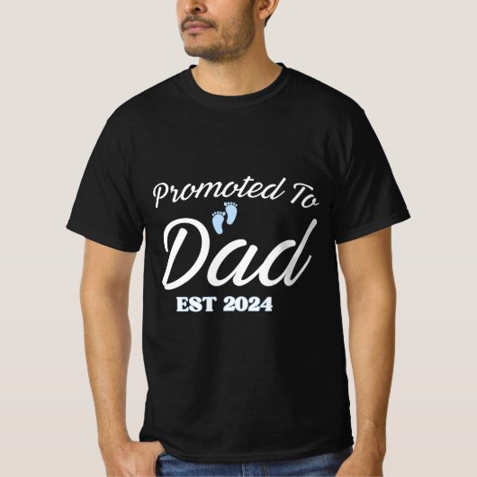 Gepromoveerd naar dad est 2024 t-shirt (Voorkant)