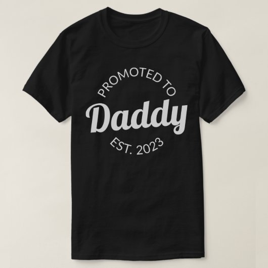 Gepromoveerd naar Daddy Est 2023 I T-shirt (Design voorkant)
