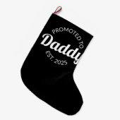 Gepromoveerd naar Daddy Est. 2025 I Grote Kerstsok (Voorkant (Hangend))
