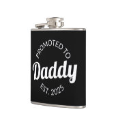 Gepromoveerd naar Daddy Est. 2025 I Heupfles (Links)