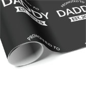 Gepromoveerd naar Daddy Est. 2025 II Cadeaupapier (Rol Hoek)