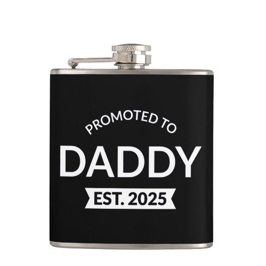 Gepromoveerd naar Daddy Est. 2025 II Heupfles (Voorkant)
