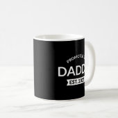 Gepromoveerd naar Daddy Est. 2025 II Koffiemok (Voorkant rechts)