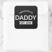 Gepromoveerd naar Daddy Est. 2025 II Vierkante Sticker (Tas)