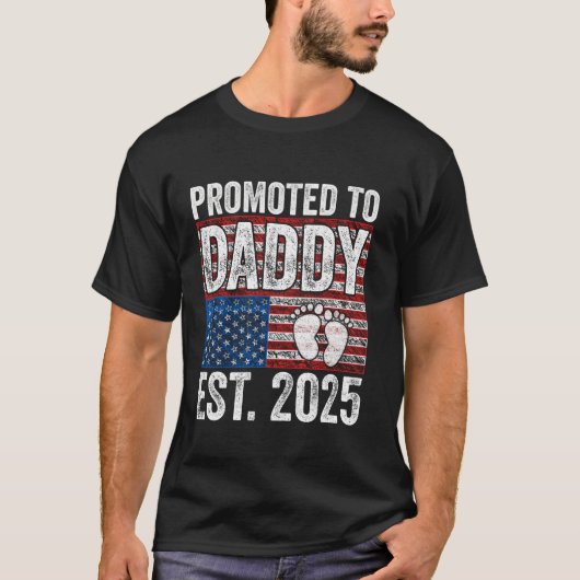 Gepromoveerd naar Daddy Est 2025 Verenigde Staten  T-shirt (Voorkant)