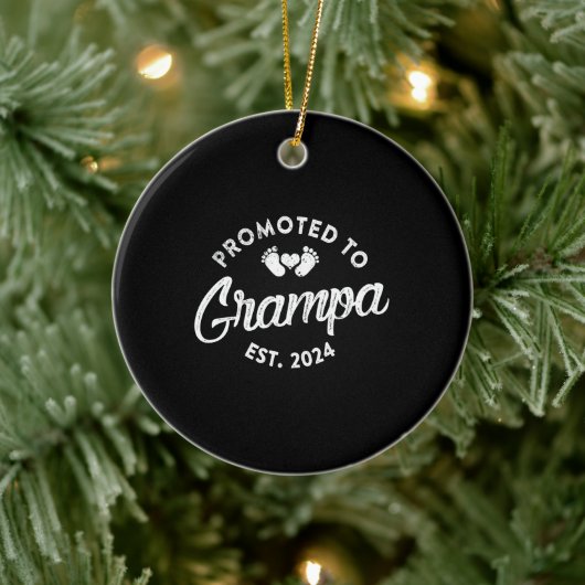 Gepromoveerd naar Grampa Est 2024 Grappig nieuw Gr Keramisch Ornament (Boom)
