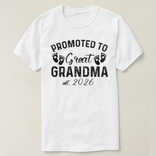 Gepromoveerd naar Grote Oma Est 2026 T-shirt (Design voorkant)