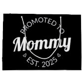 Gepromoveerd naar mama Est. 2025 I Groot Cadeauzakje (Achterkant)