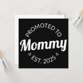 Gepromoveerd naar mama Est. 2025 I Kaart (Voorkant / Achterkant in situ)