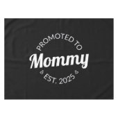 Gepromoveerd naar mama Est. 2025 I Tafelkleed (Voorkant (Horizontaal))