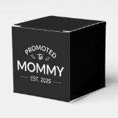 Gepromoveerd naar mama Est. 2025 II Bedankdoosjes (Voorkant Zijde)