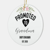 Gepromoveerd naar Oma gepersonaliseerde Baby Naam Keramisch Ornament (Links)