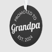 Gepromoveerd naar opa Est. 2024 I Ornament (voorkant)