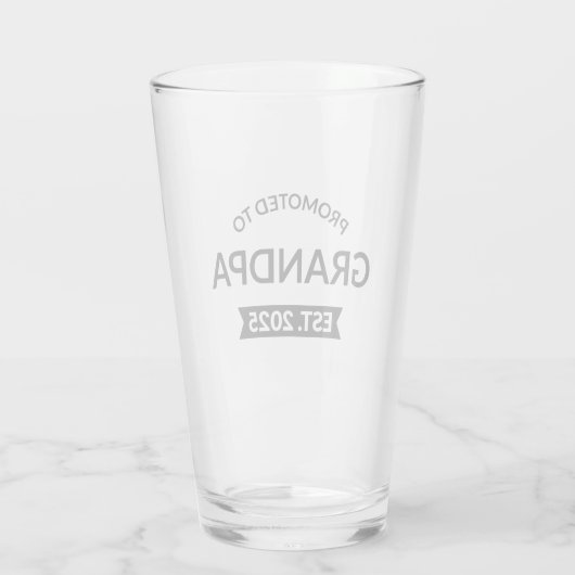 Gepromoveerd naar opa Est. 2025 II Glas (Achterkant)