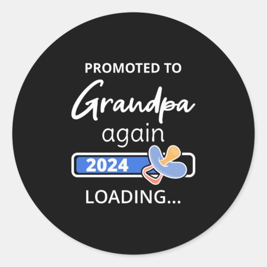 Gepromoveerd naar Opa opnieuw 2024 Laden I Ronde Sticker (Voorkant)