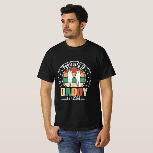 Gepromoveerd naar papa weer est 2024 zwangerschap t-shirt (Voorkant volledig)