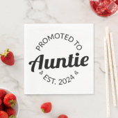 Gepromoveerd naar tante Est. 2024 I Servet (Insitu)