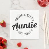 Gepromoveerd naar tante Est. 2025 I Servet (Insitu)