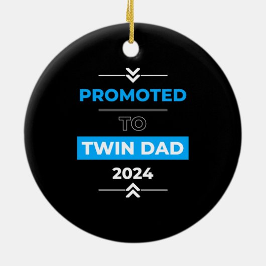 Gepromoveerd naar Twin Dad 2024 Keramisch Ornament (Achterkant)