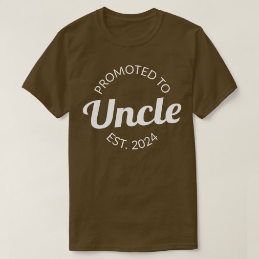 Gepromoveerd naar Uncle EST 2024 I T-shirt (Design voorkant)