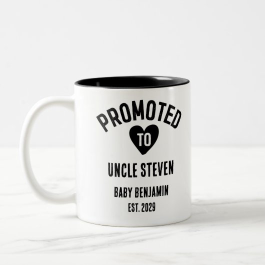 Gepromoveerd naar Uncle Personalized Baby Naam Tweekleurige Koffiemok (Links)
