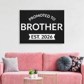 Gepromoveerd tot Broeder Est. 2026 II Canvas Afdruk (Insitu (Woonkamer))