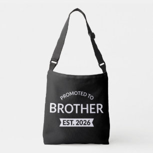 Gepromoveerd tot Broeder Est. 2026 II Crossbody Tas