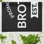 Gepromoveerd tot Broeder Est. 2026 II Theedoek (Gevouwen)