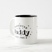 Gepromoveerd tot Daddy Gepersonaliseerde Vader Gif Tweekleurige Koffiemok (Voorkant links)
