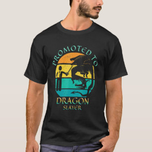 Gepromoveerd tot Dragon Slayer Gebroken Arm Collar T-shirt