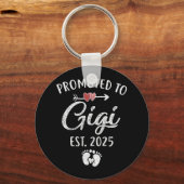 Gepromoveerd tot Gigi Est 2025 Funny First Time Mo Sleutelhanger (Voorkant)