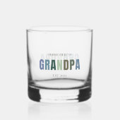 Gepromoveerd tot Grandpa EST 2025 | Gepersonalisee Whisky Glas (Voorkant)
