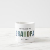 Gepromoveerd tot Grandpa EST 2025 | Nieuwe grootva Espresso Kop (Voorkant)