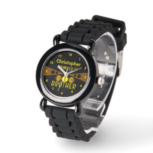 Gepromoveerd tot grote broer naam geel bruin horloge