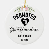Gepromoveerd tot Grote Oma Gepersonaliseerde Baby  Keramisch Ornament (Voorkant)
