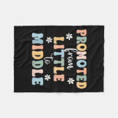 Gepromoveerd tot Middle Brother Sister Toddler Bab Fleece Deken (Voorkant (Horizontaal))
