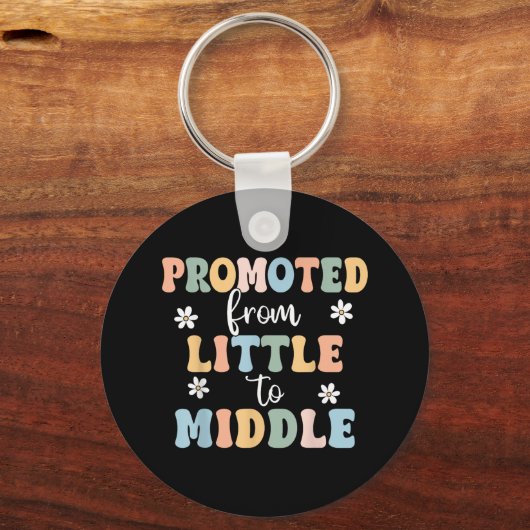 Gepromoveerd tot Middle Brother Sister Toddler Bab Sleutelhanger (Voorkant)
