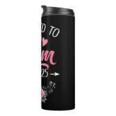 Gepromoveerd tot Mom Est 2025 Moederdag eerste kee Thermosbeker (Geroteerd rechts)