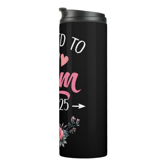 Gepromoveerd tot Mom Est 2025 Moederdag eerste kee Thermosbeker (Geroteerd rechts)