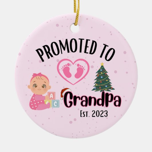 Gepromoveerd tot opa - Baby meisje Xmas Keramisch Ornament (Voorkant)
