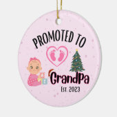 Gepromoveerd tot opa - Baby meisje Xmas Keramisch Ornament (Links)