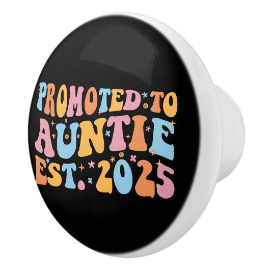 Gepromoveerd tot tante Est. 2025 III Keramische Knop (Rechts)