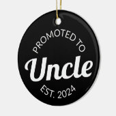 Gepromoveerd tot Uncle Est. 2024 I Keramisch Ornament (Links)