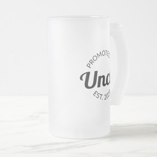 Gepromoveerd tot Uncle Est. 2024 I Matglas Bierpul (Voorkant rechts)