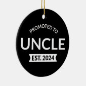 Gepromoveerd tot Uncle Est. 2024 II Keramisch Ornament (Rechts)