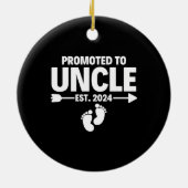 Gepromoveerd tot Uncle Est 2024 Vaderdag Keramisch Ornament (Achterkant)