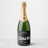 Gepromoveerd tot Uncle Est. 2025 I Sparkling Wijnetiket (Voorkant)