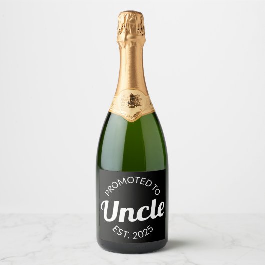 Gepromoveerd tot Uncle Est. 2025 I Sparkling Wijnetiket (Voorkant)
