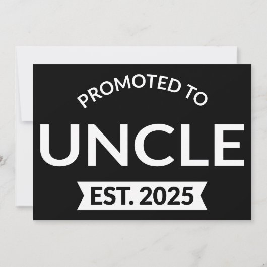 Gepromoveerd tot Uncle Est. 2025 II Aankondiging (Voorkant)